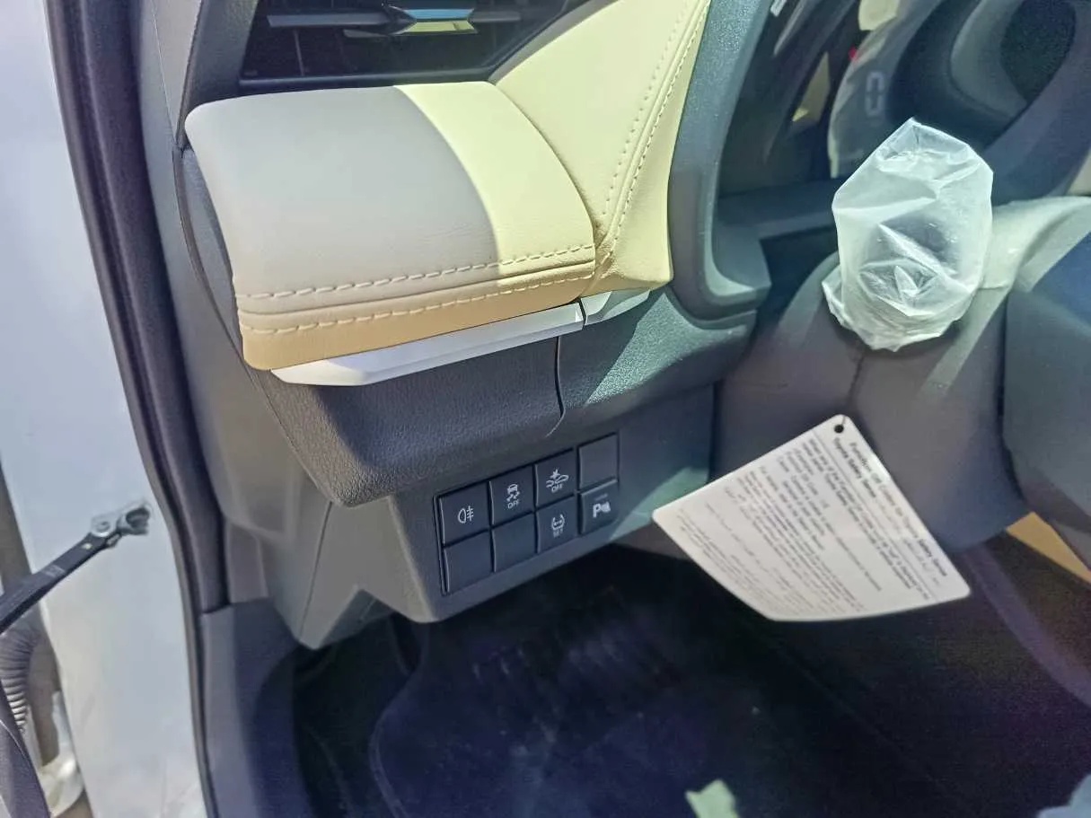 Car image 30