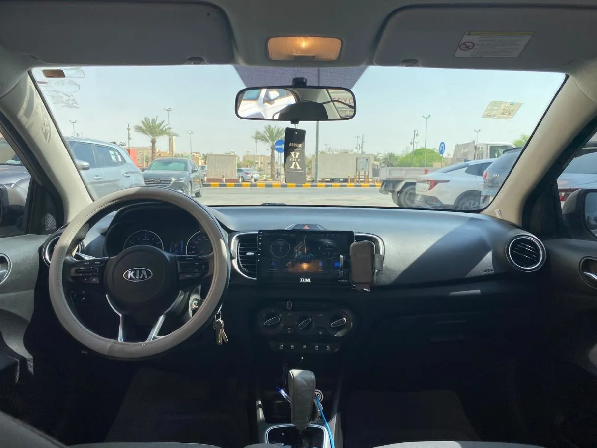 Car image 16