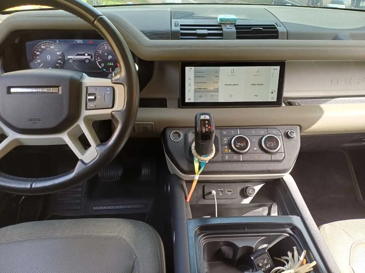 Car image 16