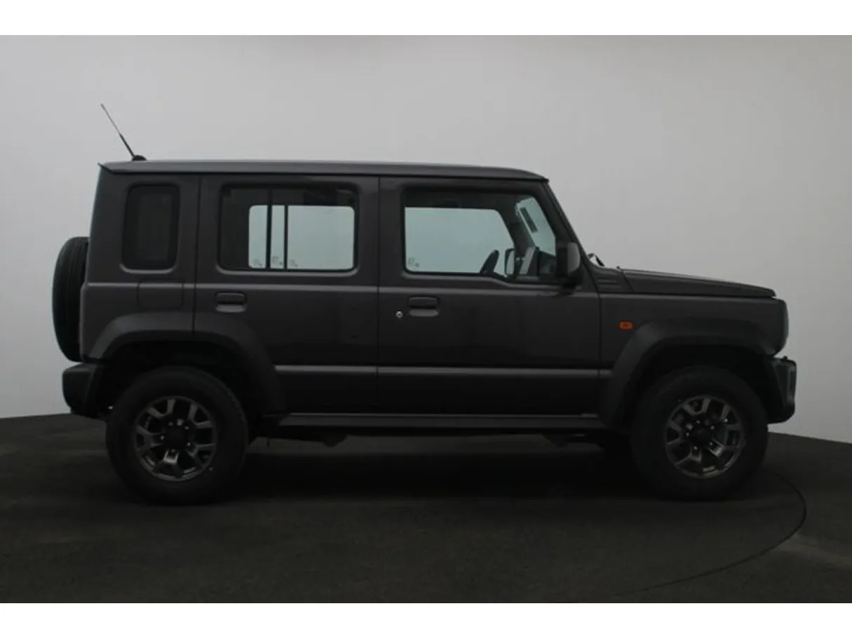 Car image 13