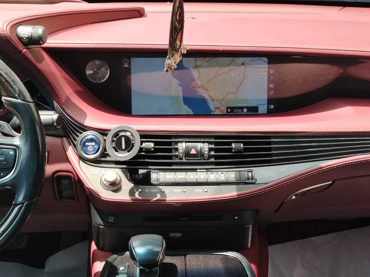 Car image 23