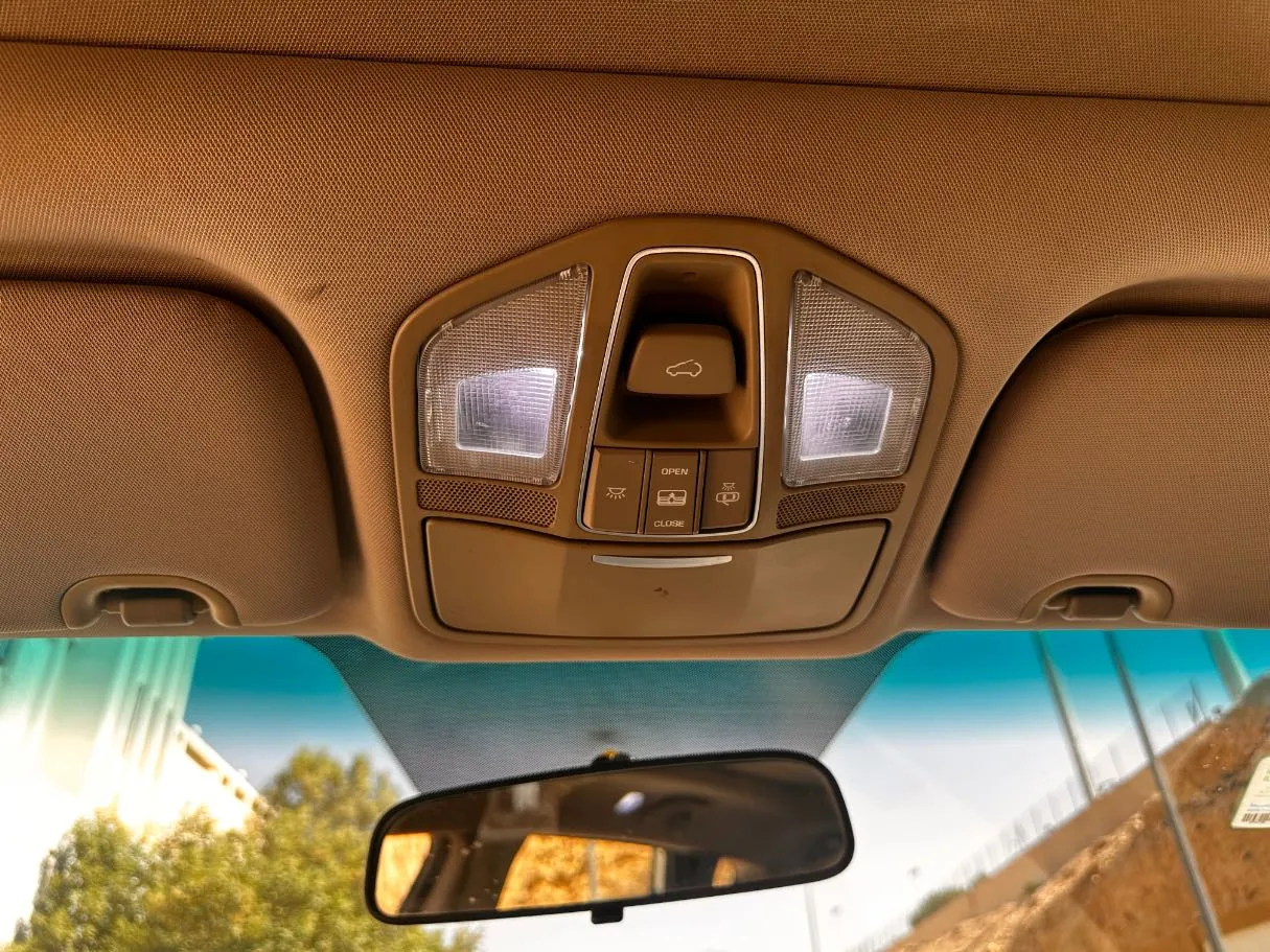 Car image 24