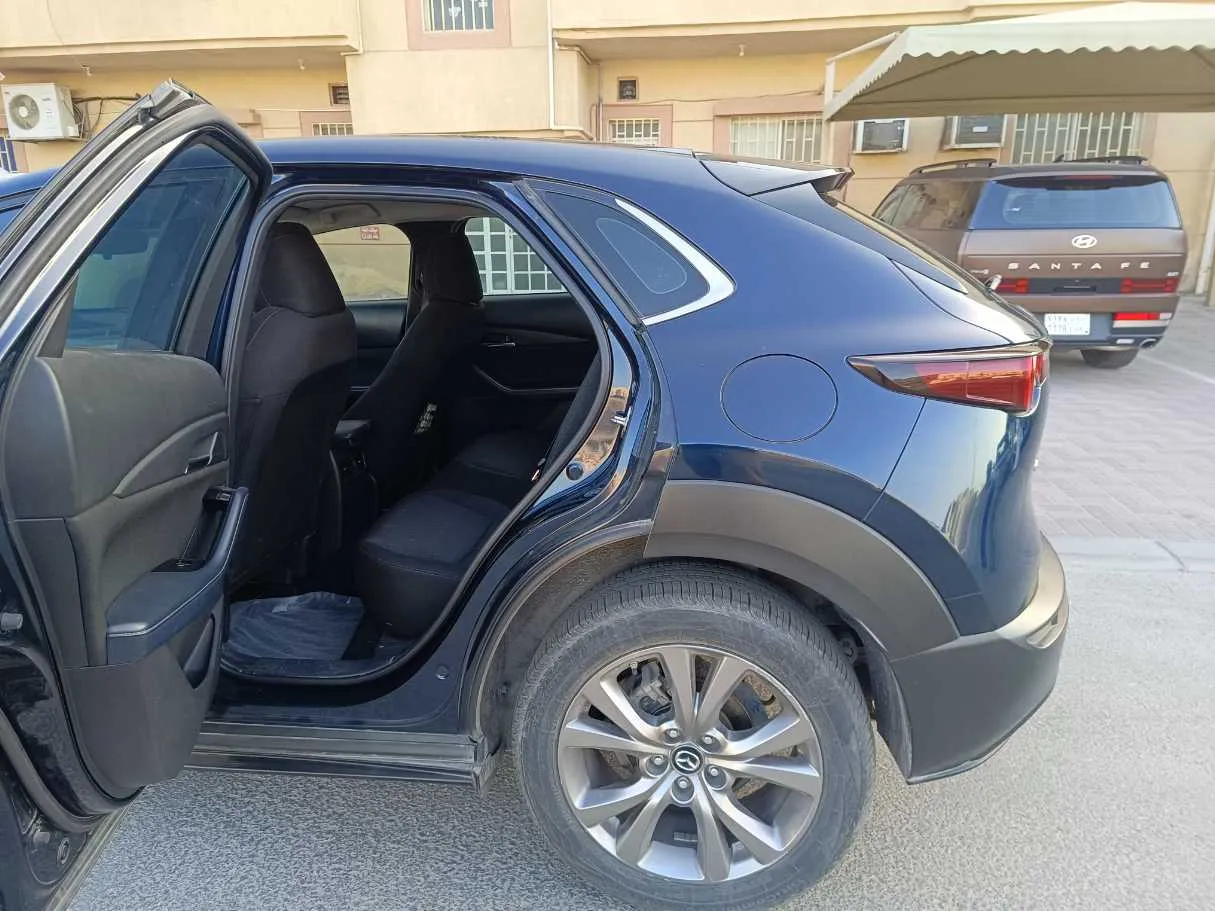 Car image 14