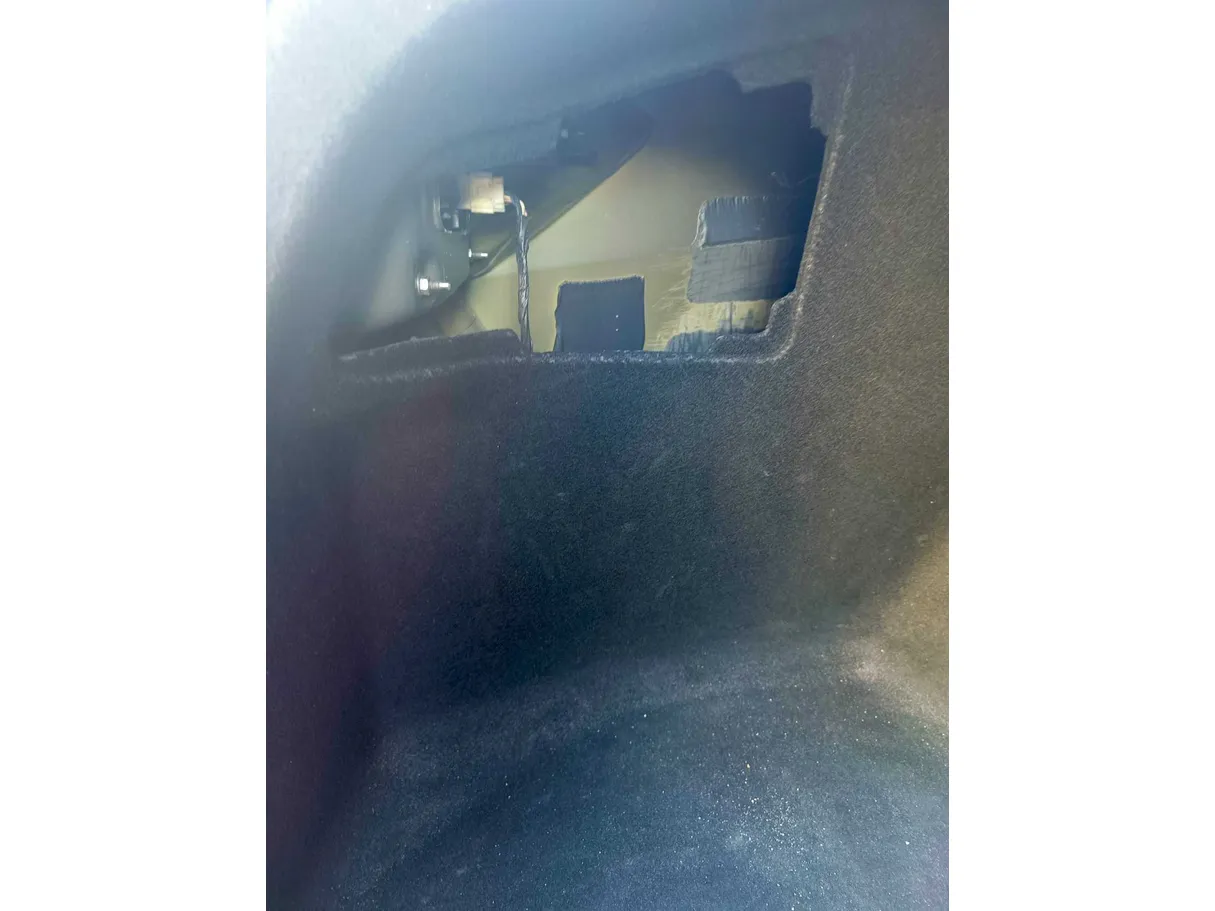 Car image 34