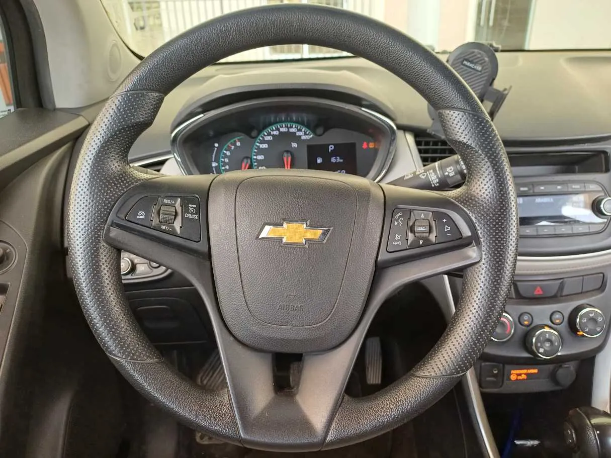 Car image 18
