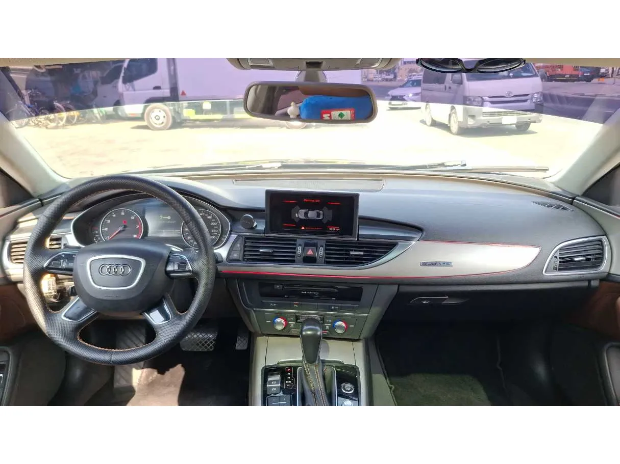 Car image 17