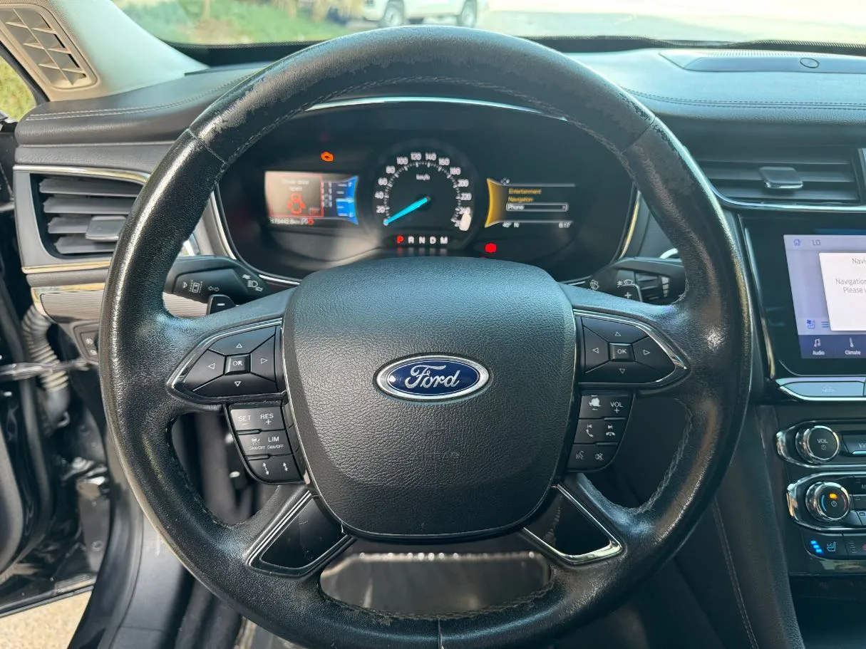Car image 18