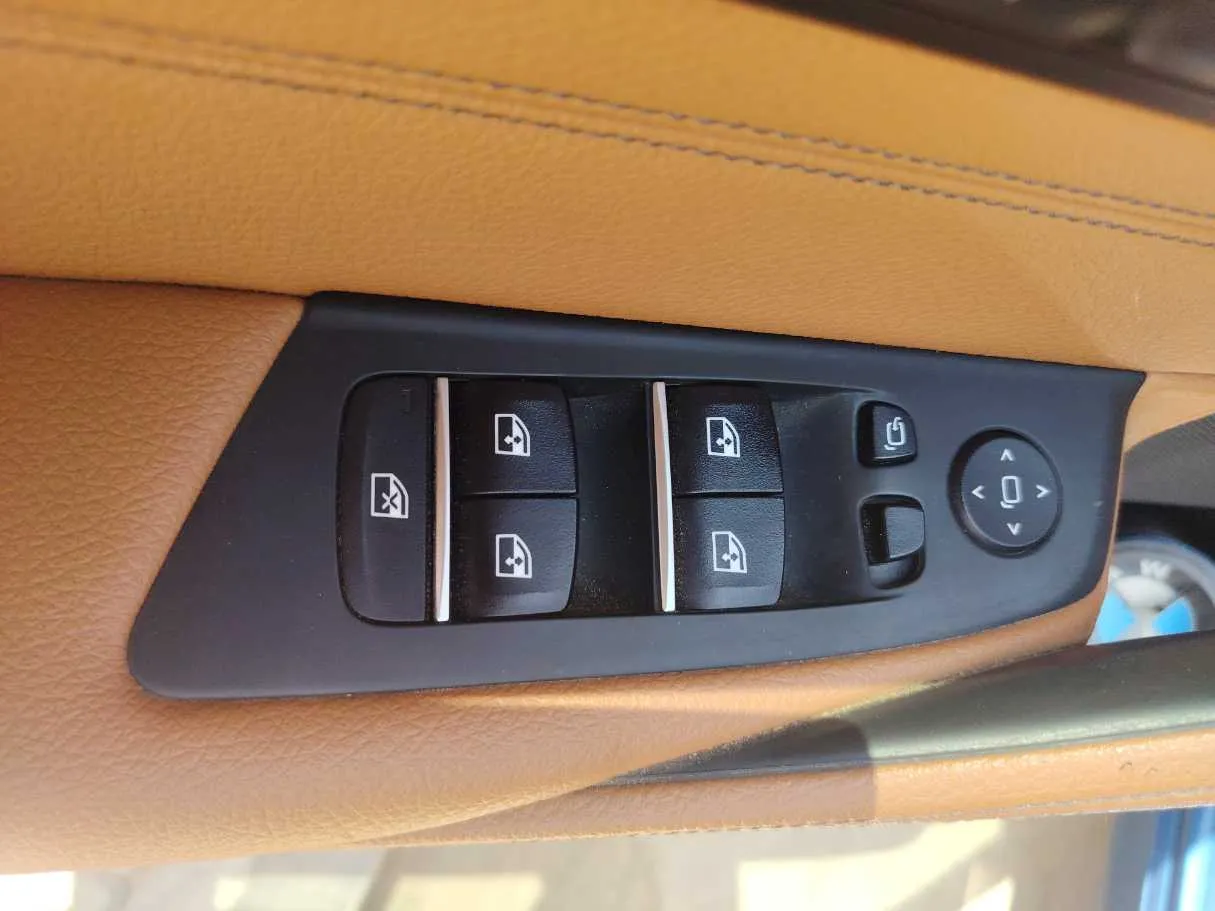 Car image 29