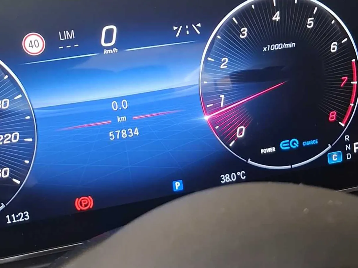 Car image 18