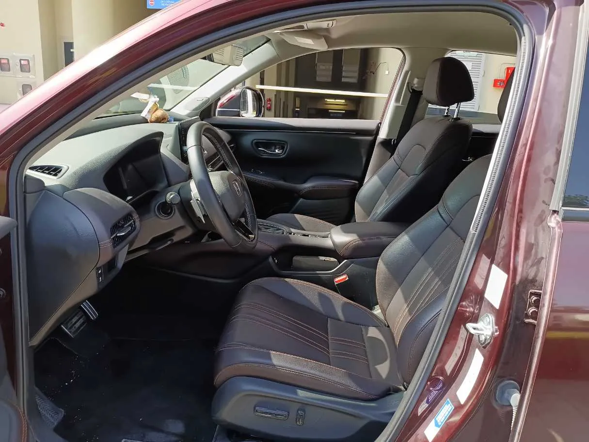 Car image 12