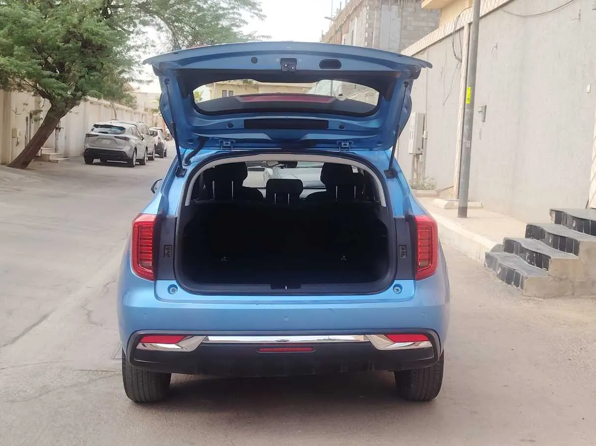 Car image 26