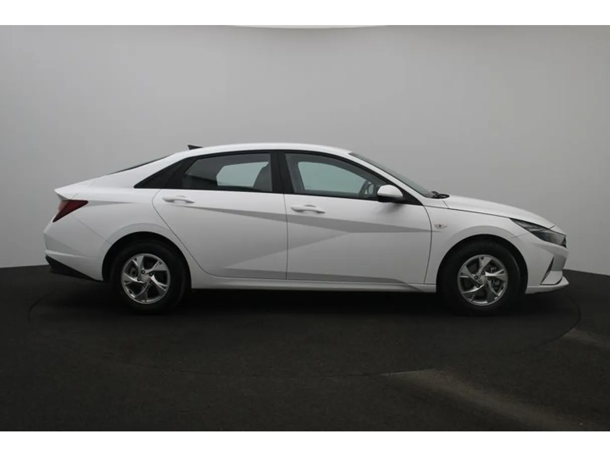 Car image 13