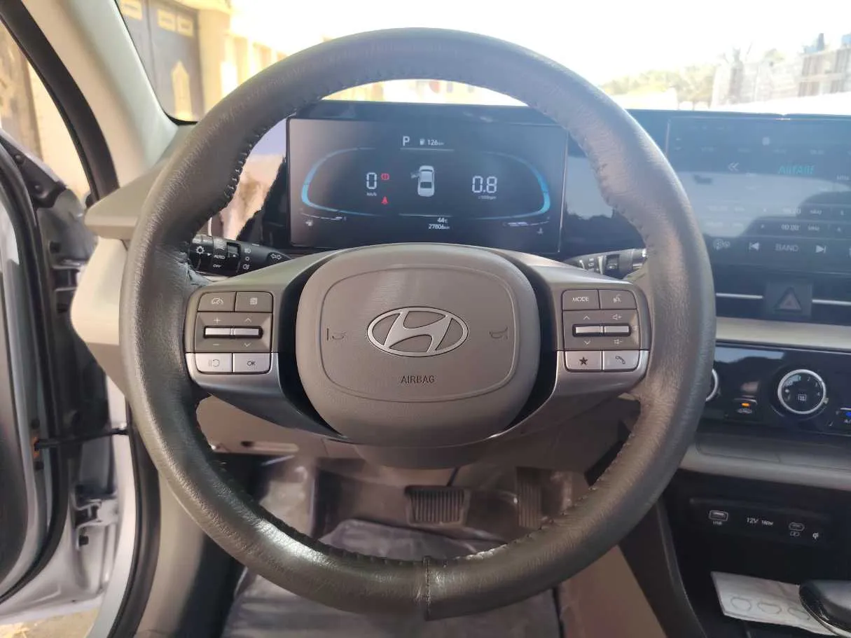 Car image 22