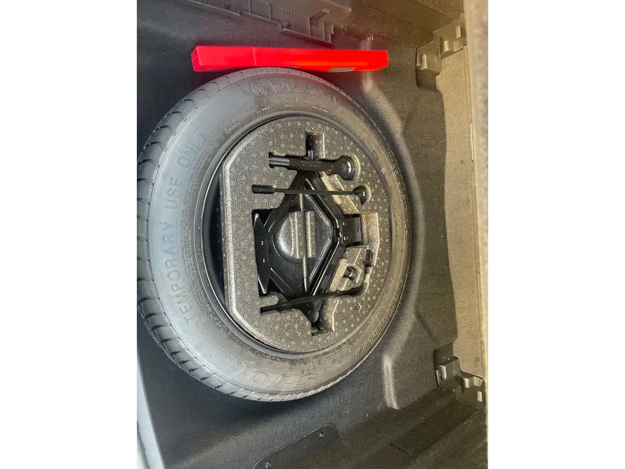 Car image 24