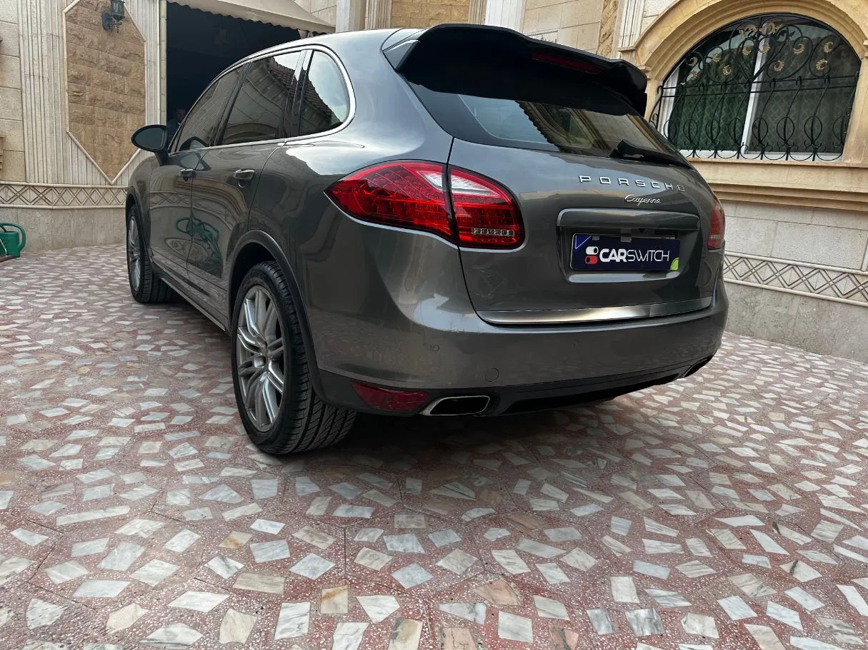 Car image 7