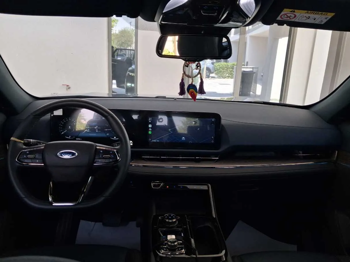 Car image 15