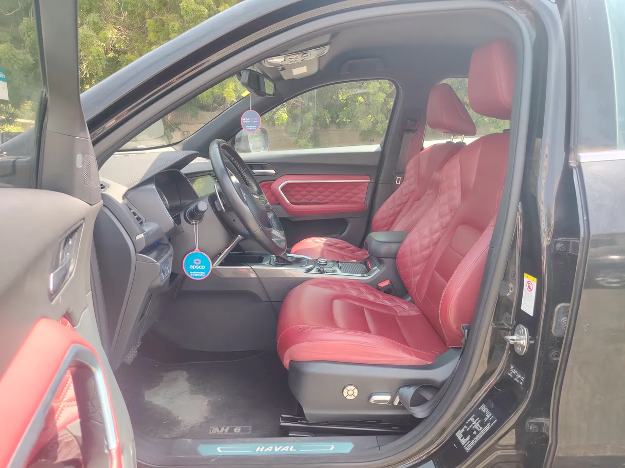 Car image 12