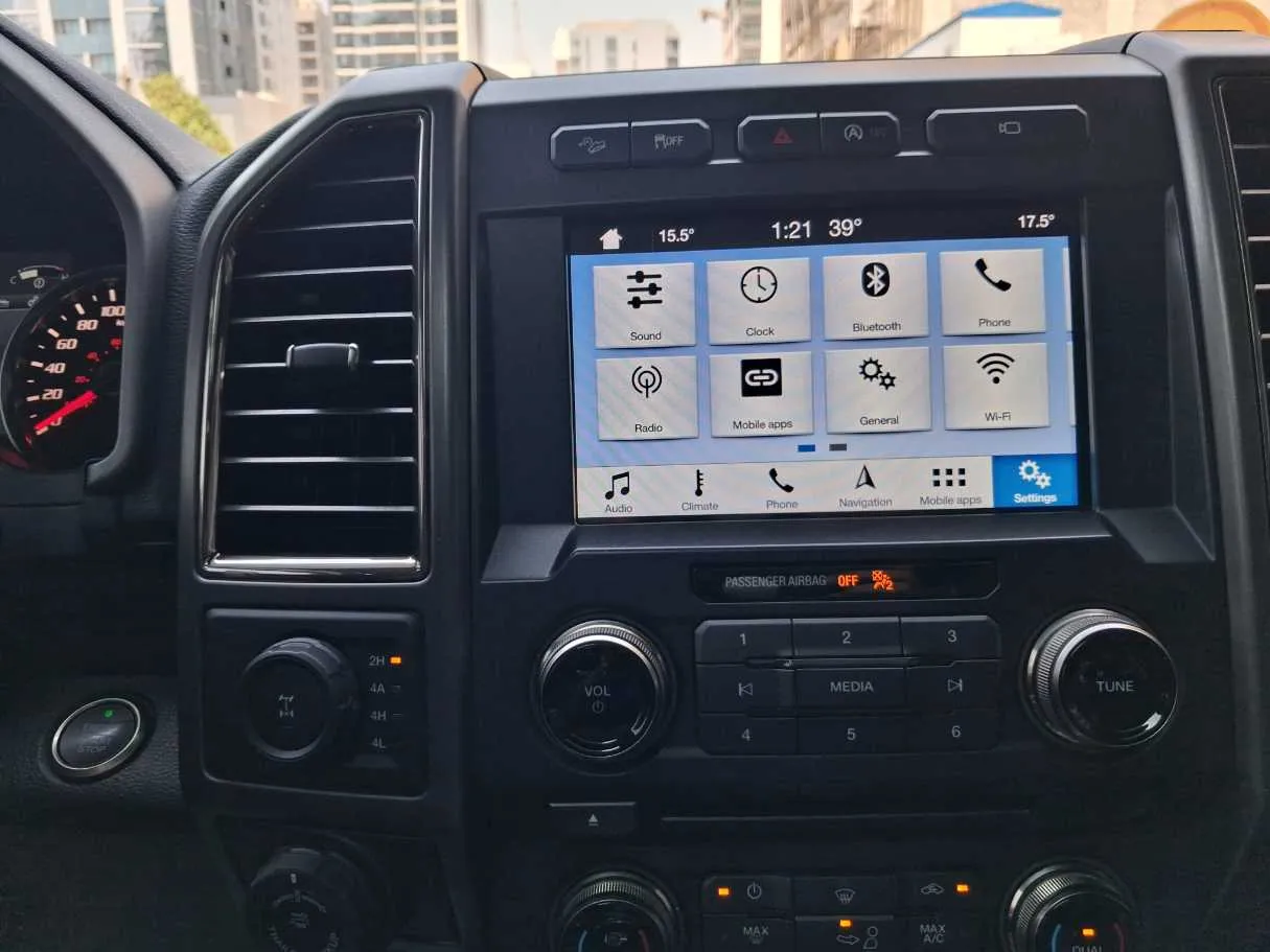 Car image 19
