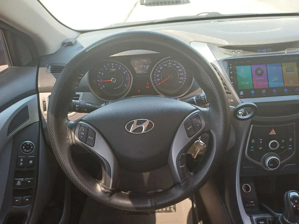 Car image 14