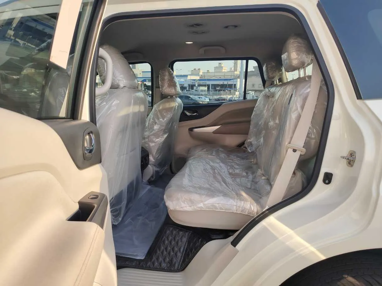 Car image 15