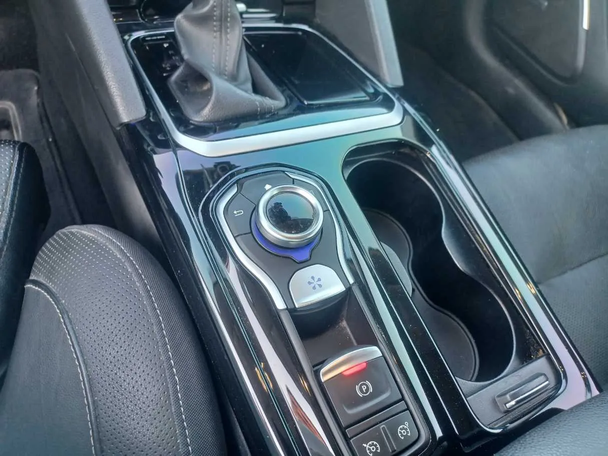 Car image 16