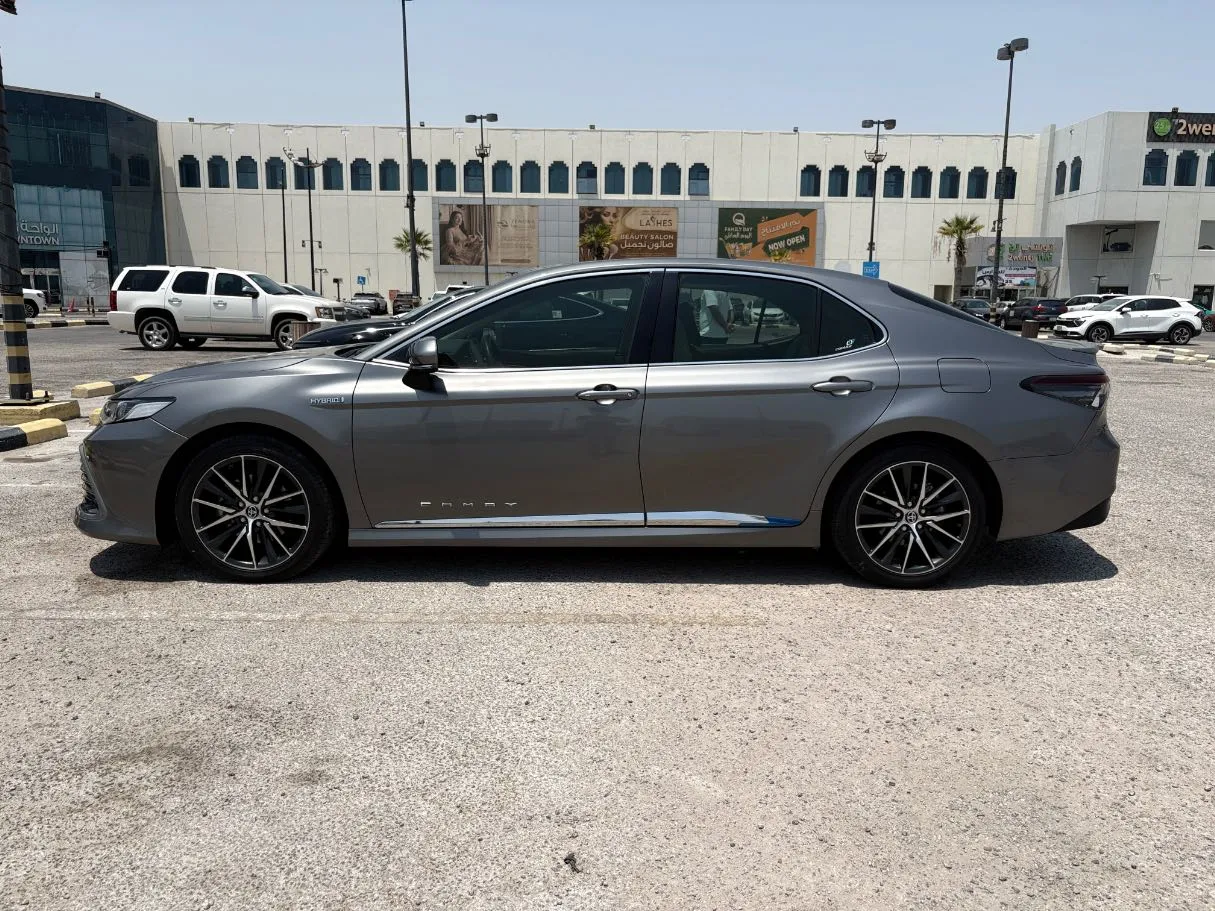 Car image 8