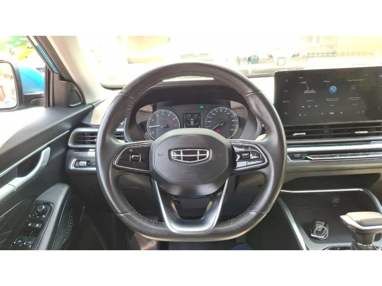 Car image 18