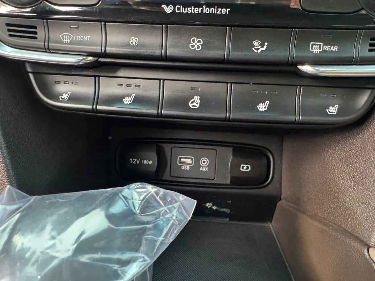 Car image 17