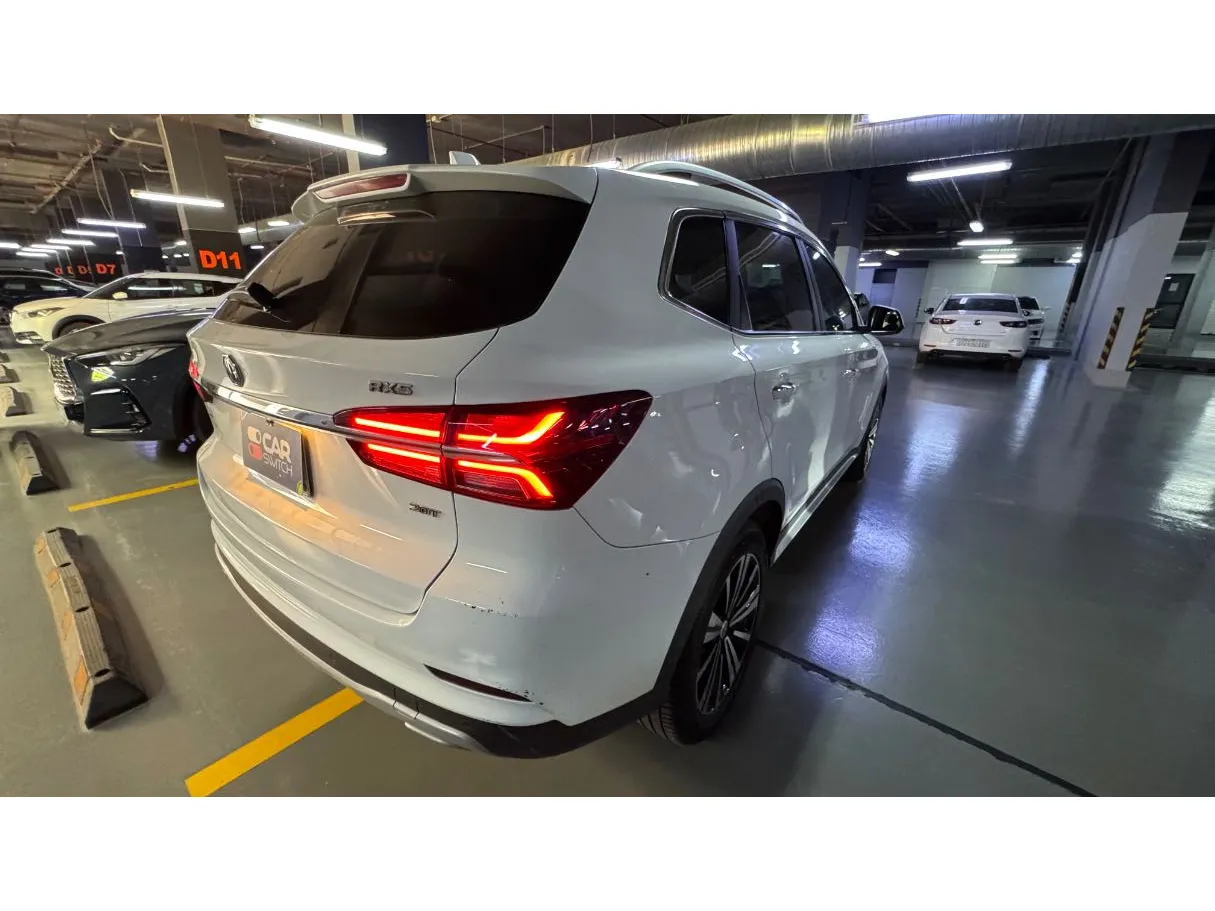 Car image 5