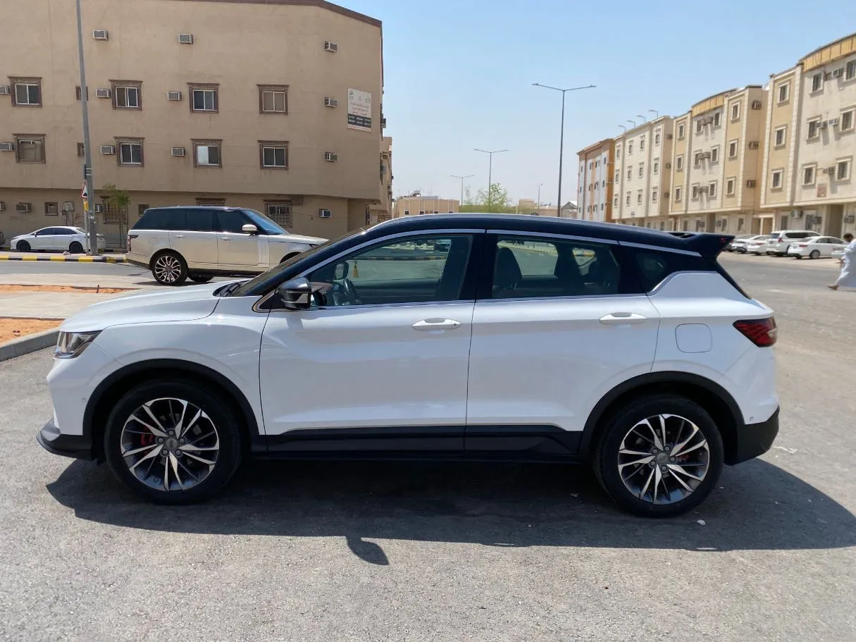Car image 8