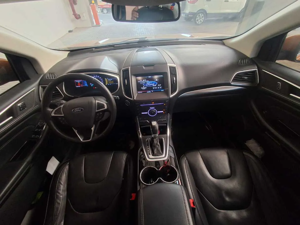 Car image 10