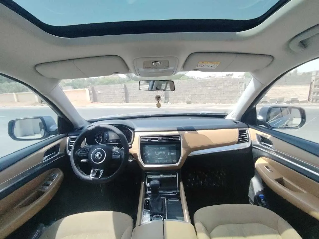 Car image 17