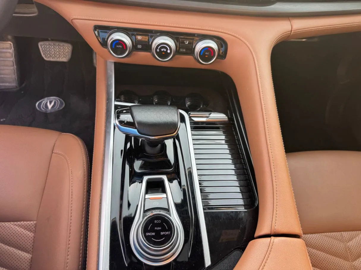 Car image 14
