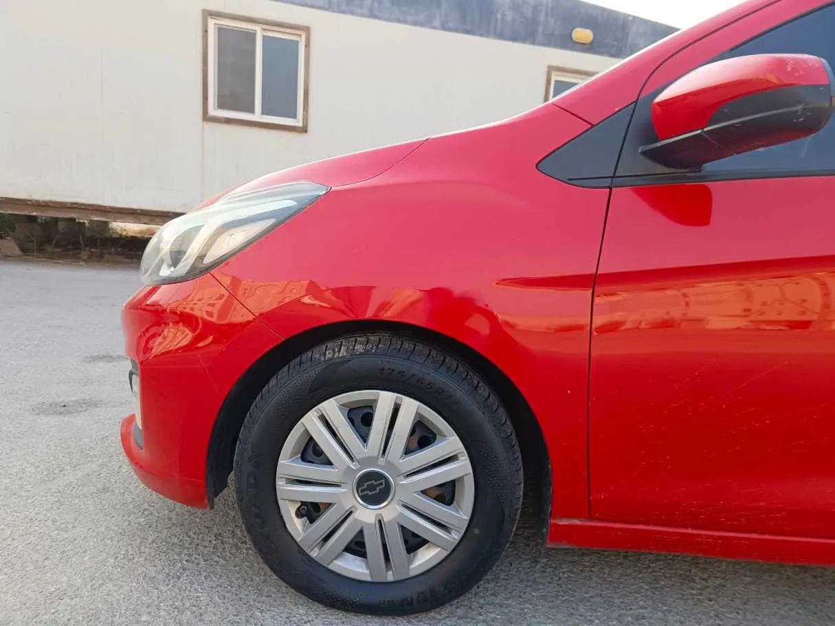 Car image 9