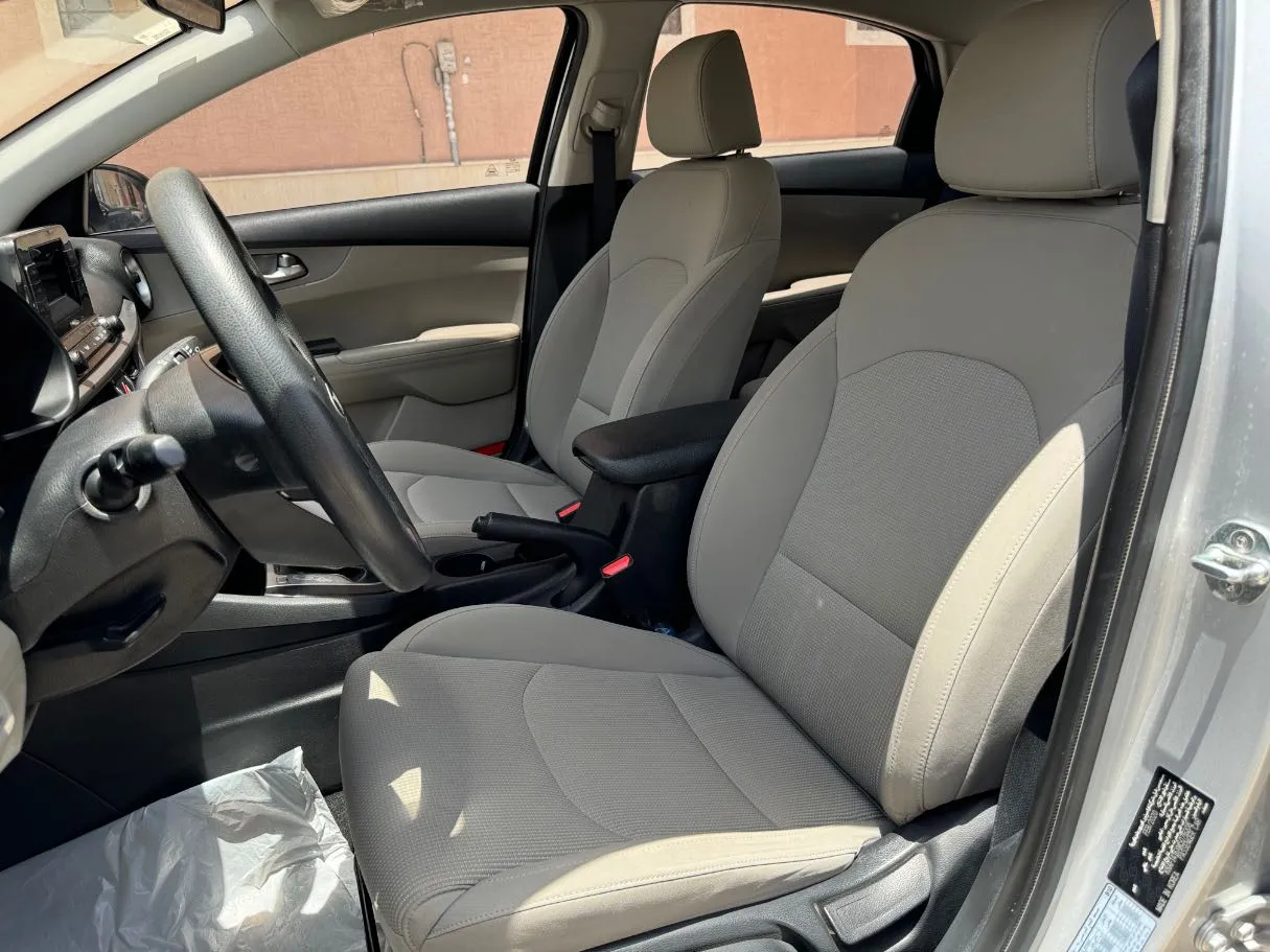 Car image 12