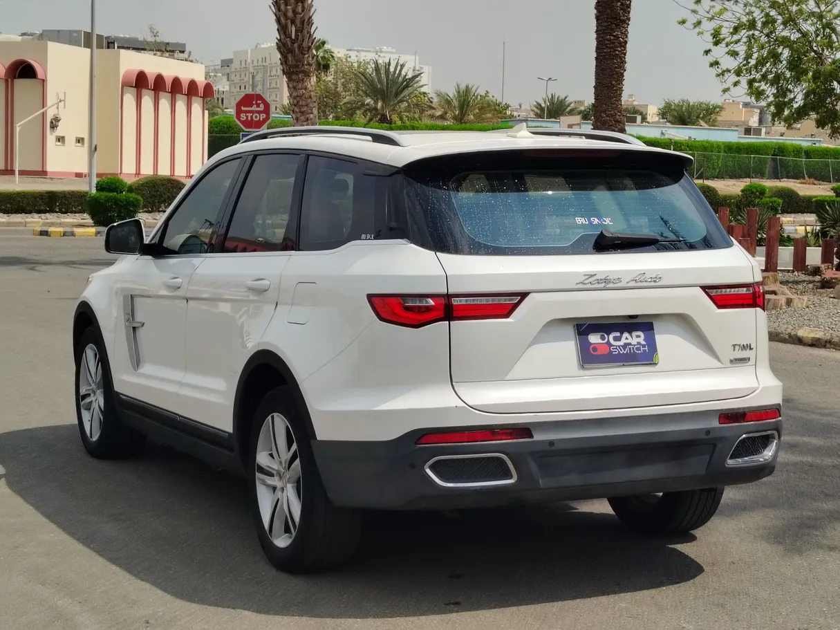 Car image 7