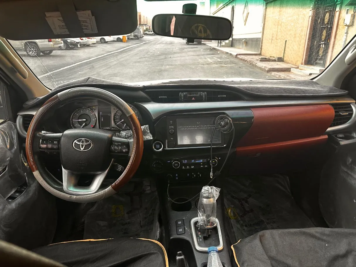 Car image 16
