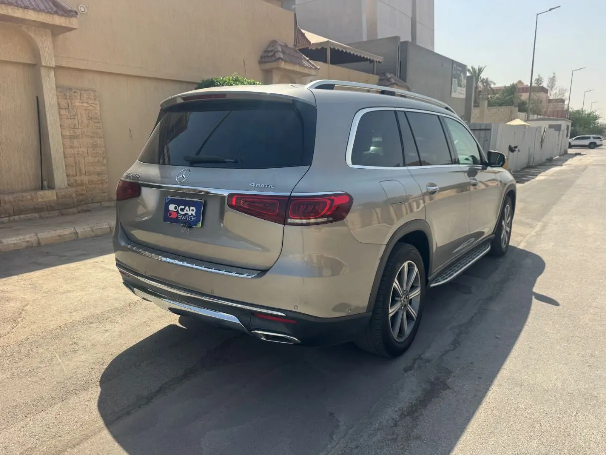 Car image 5