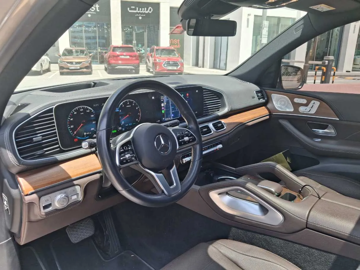 Car image 11