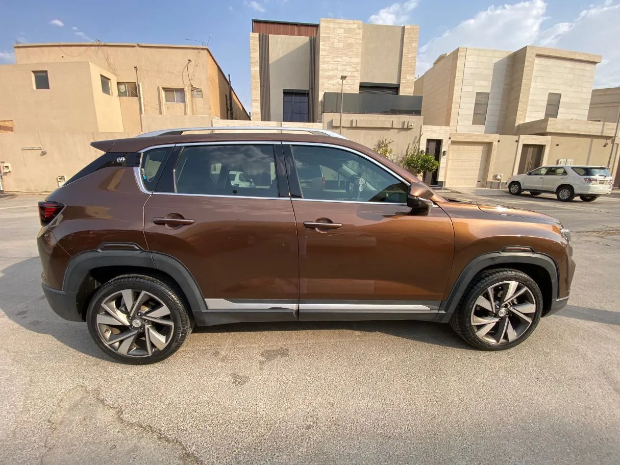 Car image 4