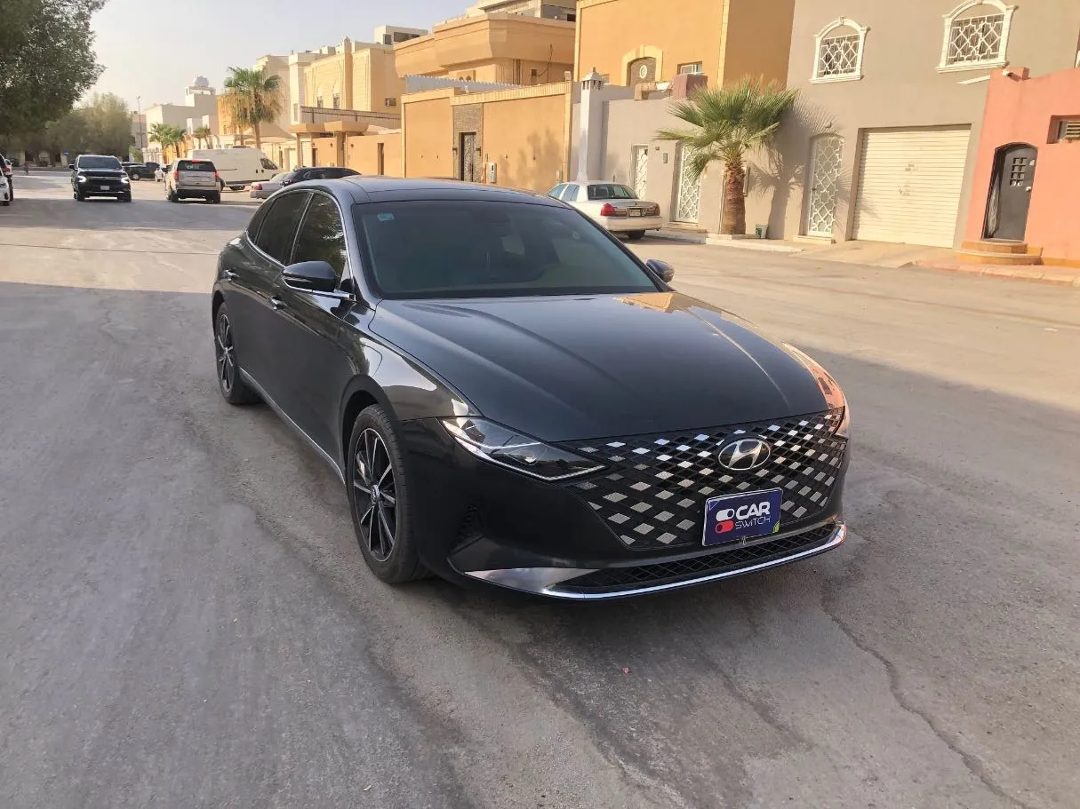 Car image 3