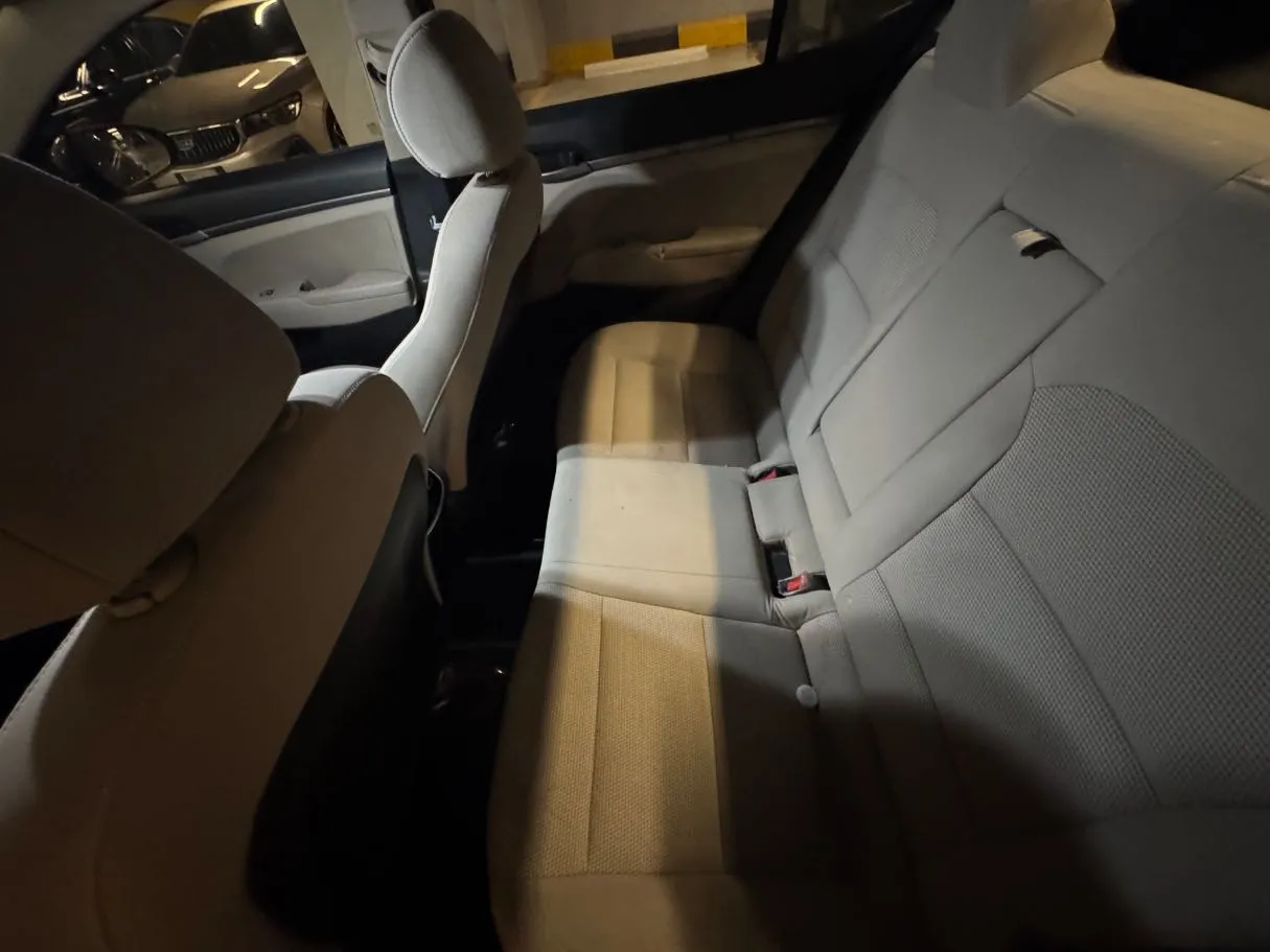 Car image 11