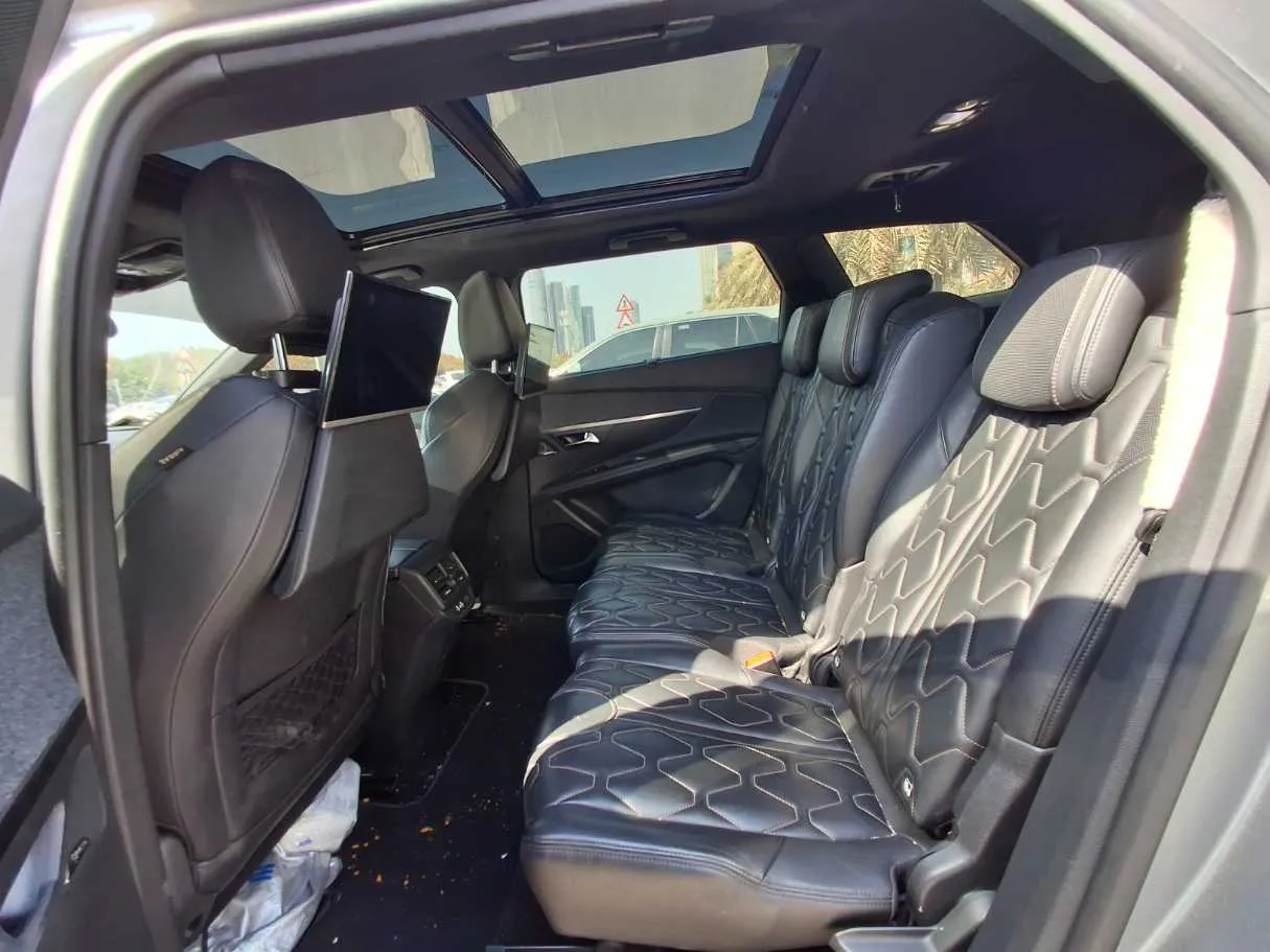 Car image 13