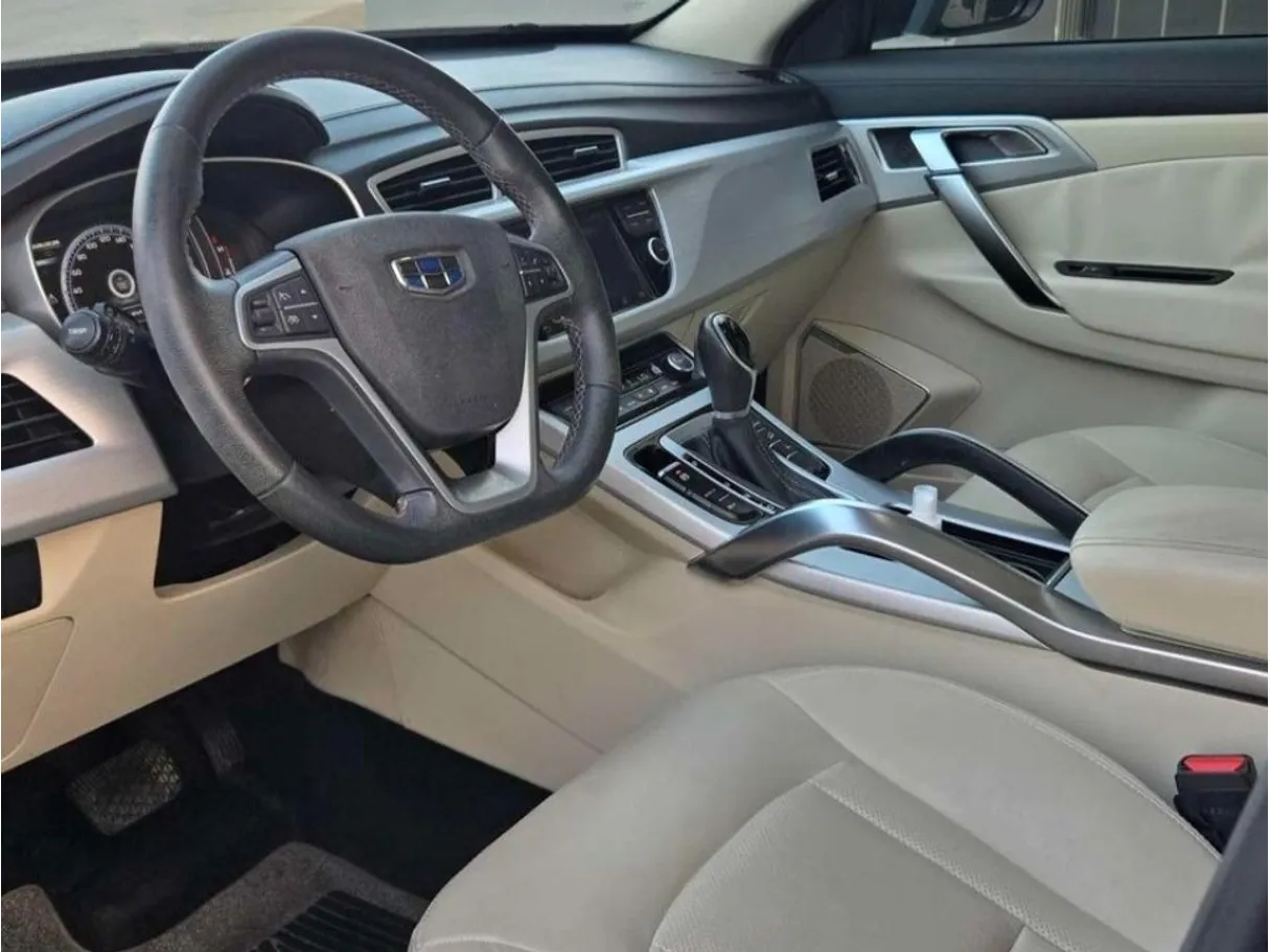 Car image 5