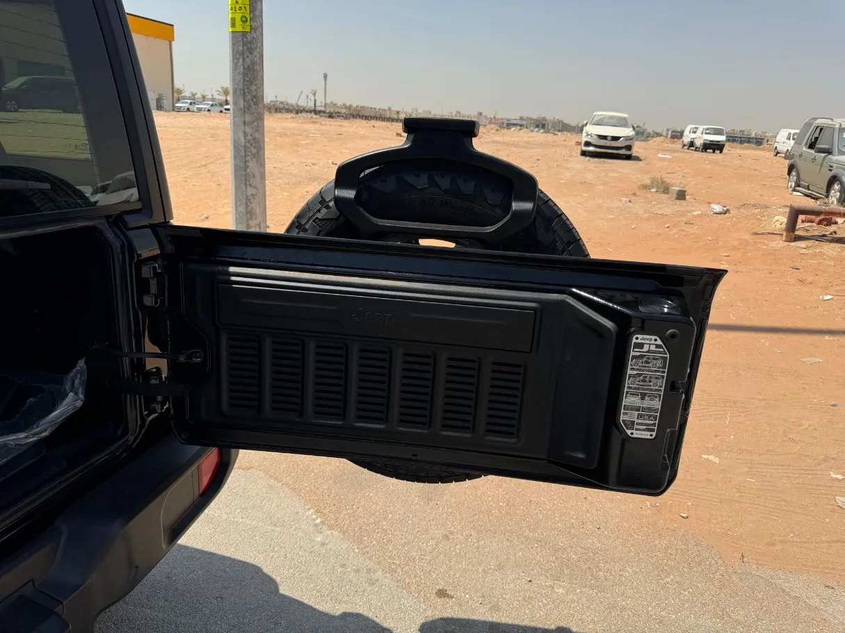 Car image 23