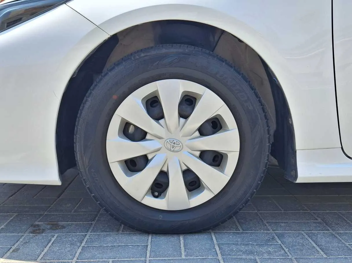 Car image 9