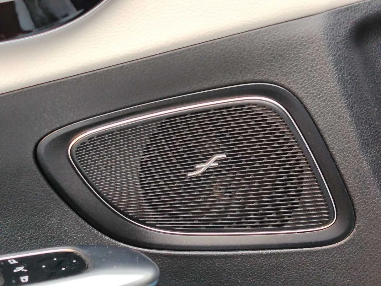 Car image 33