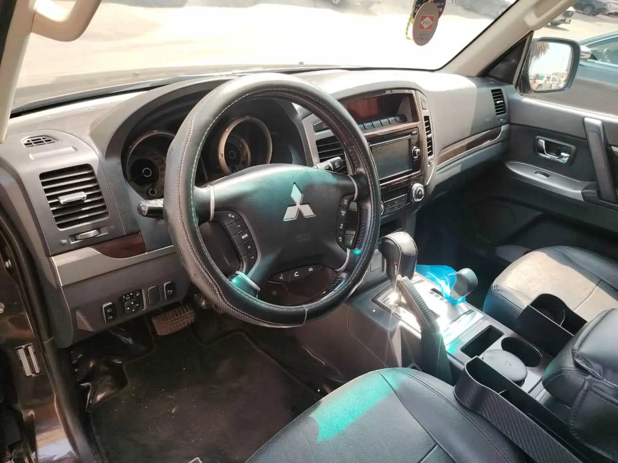 Car image 13