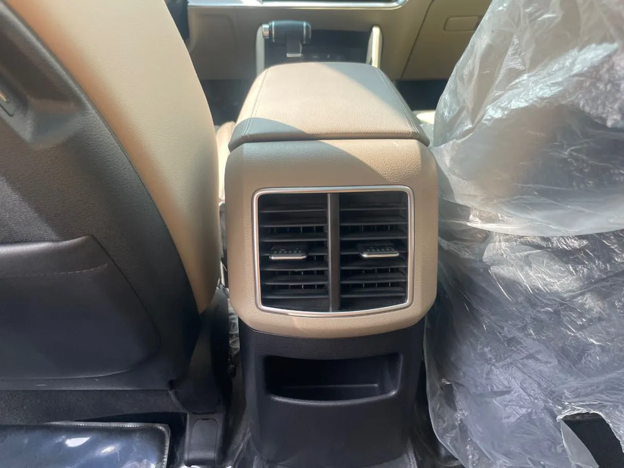 Car image 24
