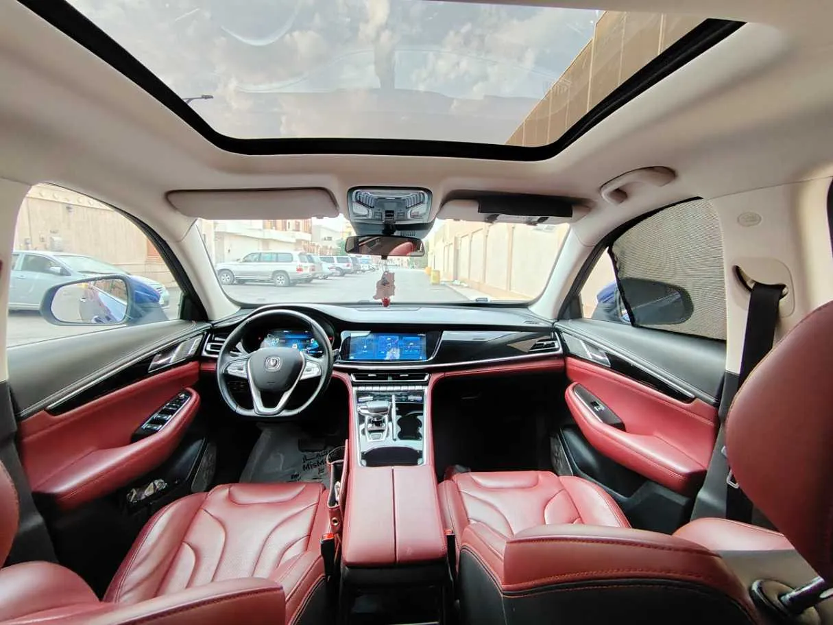Car image 16